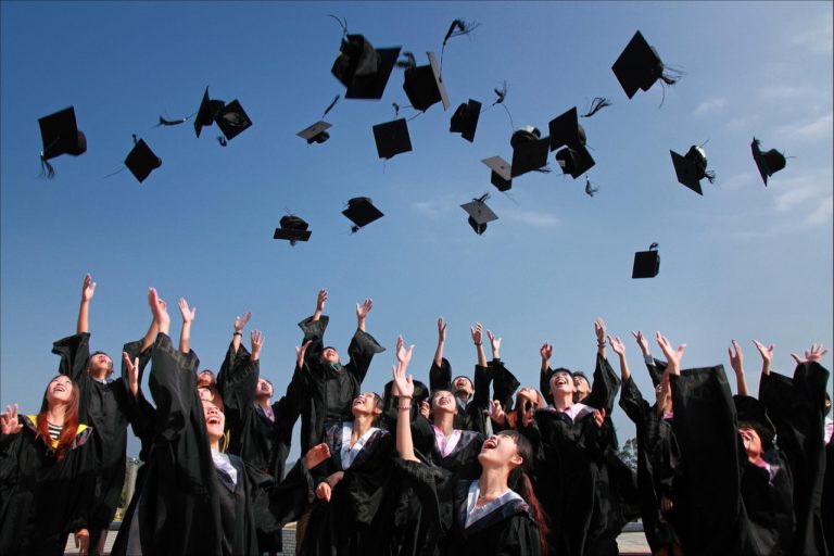 4 Lucrative Ways to Help Pay for College Working Part-Time